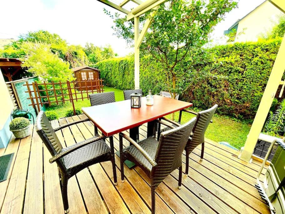 Schoene Wohnung Mit Eigenen Eingang Und Terrasse Gosseling Luaran gambar